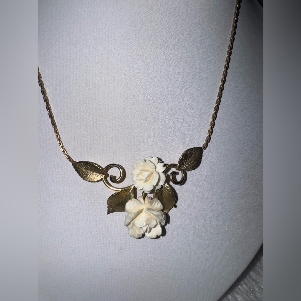 Vintage 1940s Krementz Gold Filled Necklace with Carved Roses 18" - Picture 2 of 5